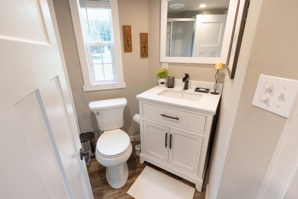Pet Friendly Tiny House Rental With New Access To Guadalupe River Nbtx Нью-Браунфелс Екстер'єр фото