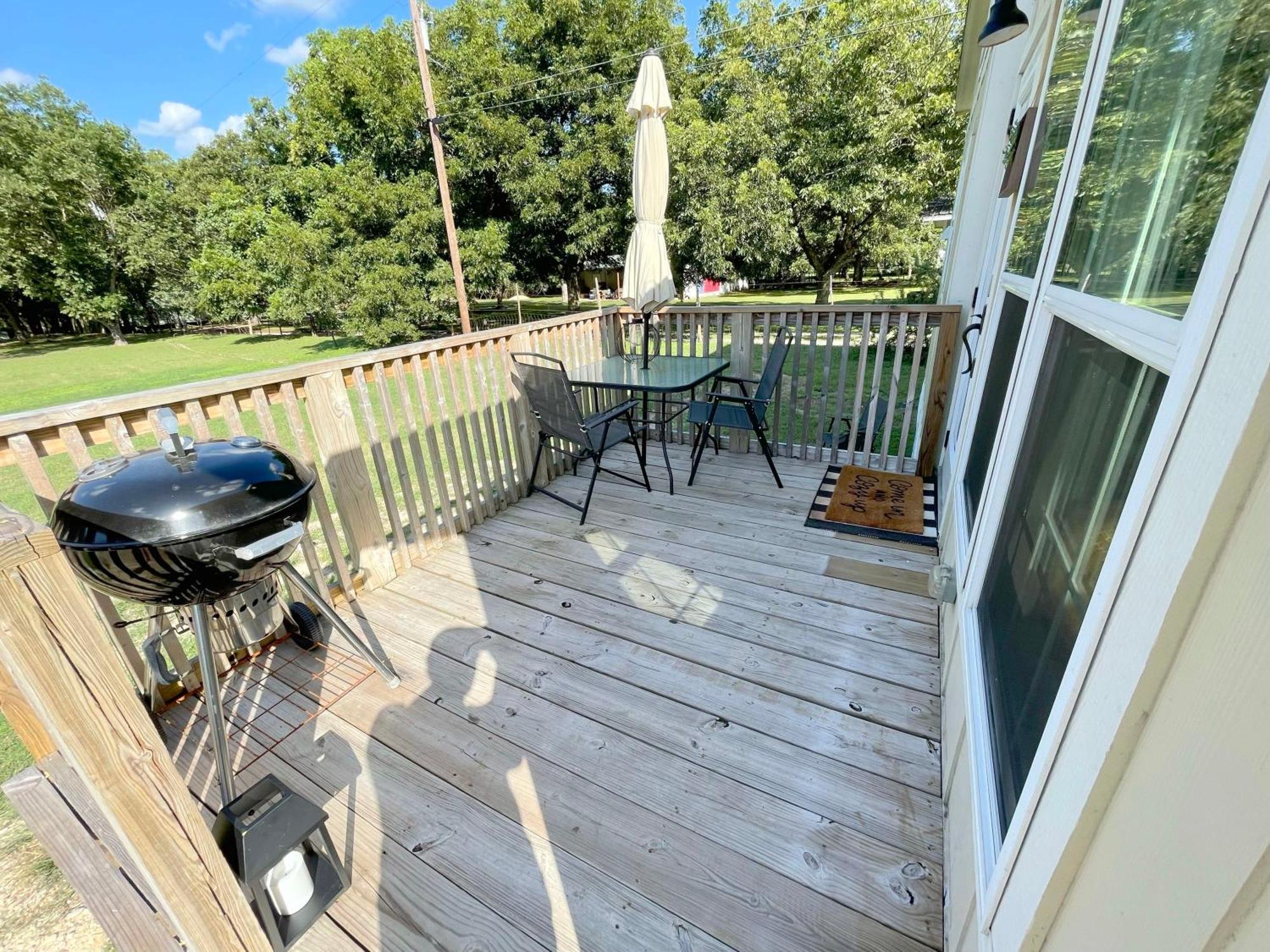 Pet Friendly Tiny House Rental With New Access To Guadalupe River Nbtx Нью-Браунфелс Екстер'єр фото